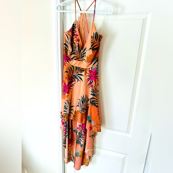 Gorgeous summer dress! Soft pink with floral print. Detailed lace back. Size Lg - Picture 1 of 2